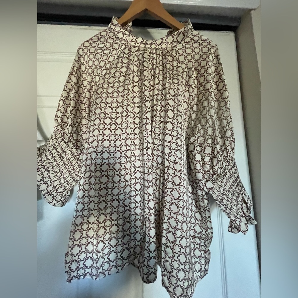Lovely, feels like silk shirt. Cute for the offfice. Never worn!